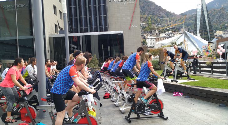 Andbank organizes a charity breakfast and a spinning masterclass for the fight against cancer